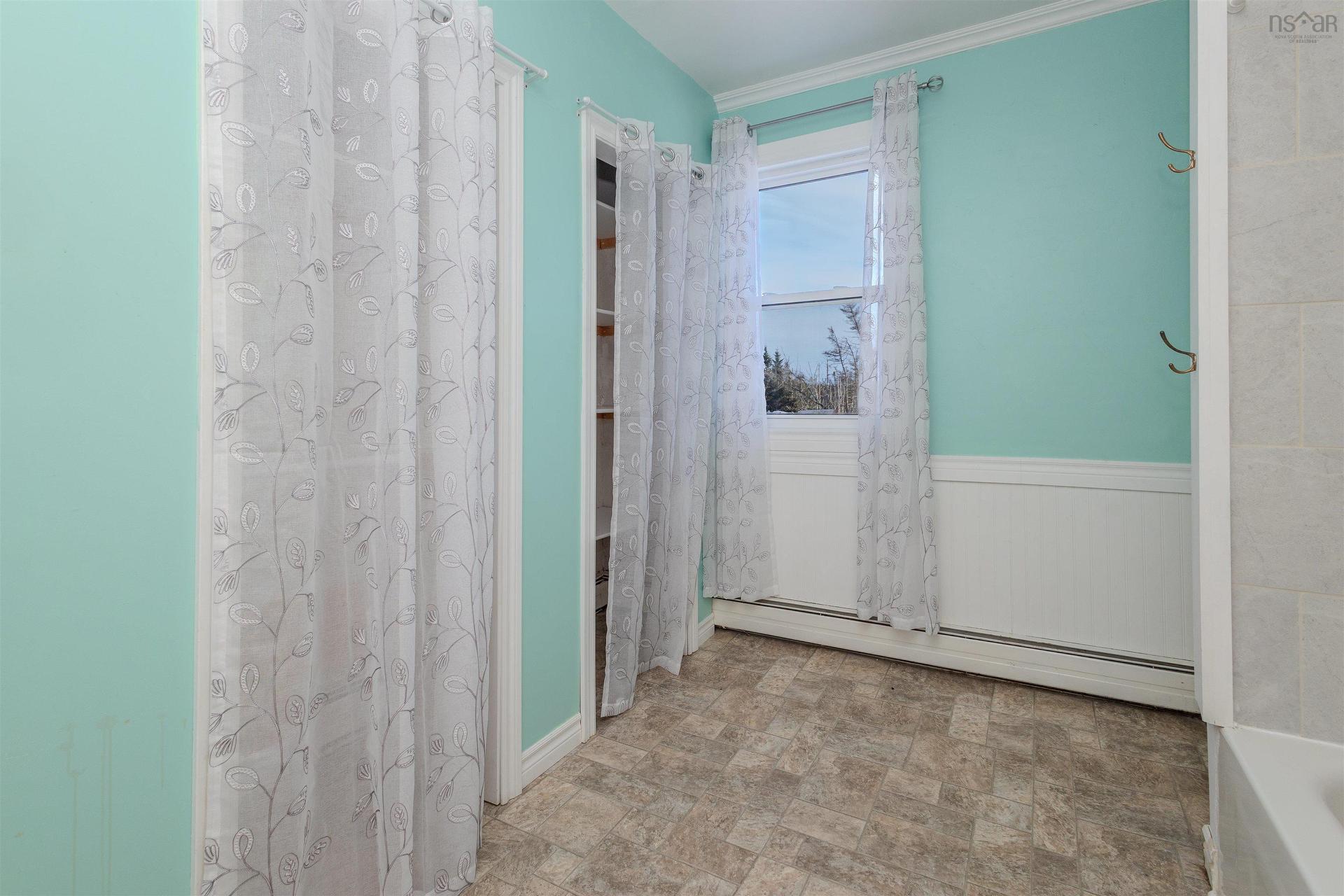 52 Pepperell Street, Louisbourg, NS