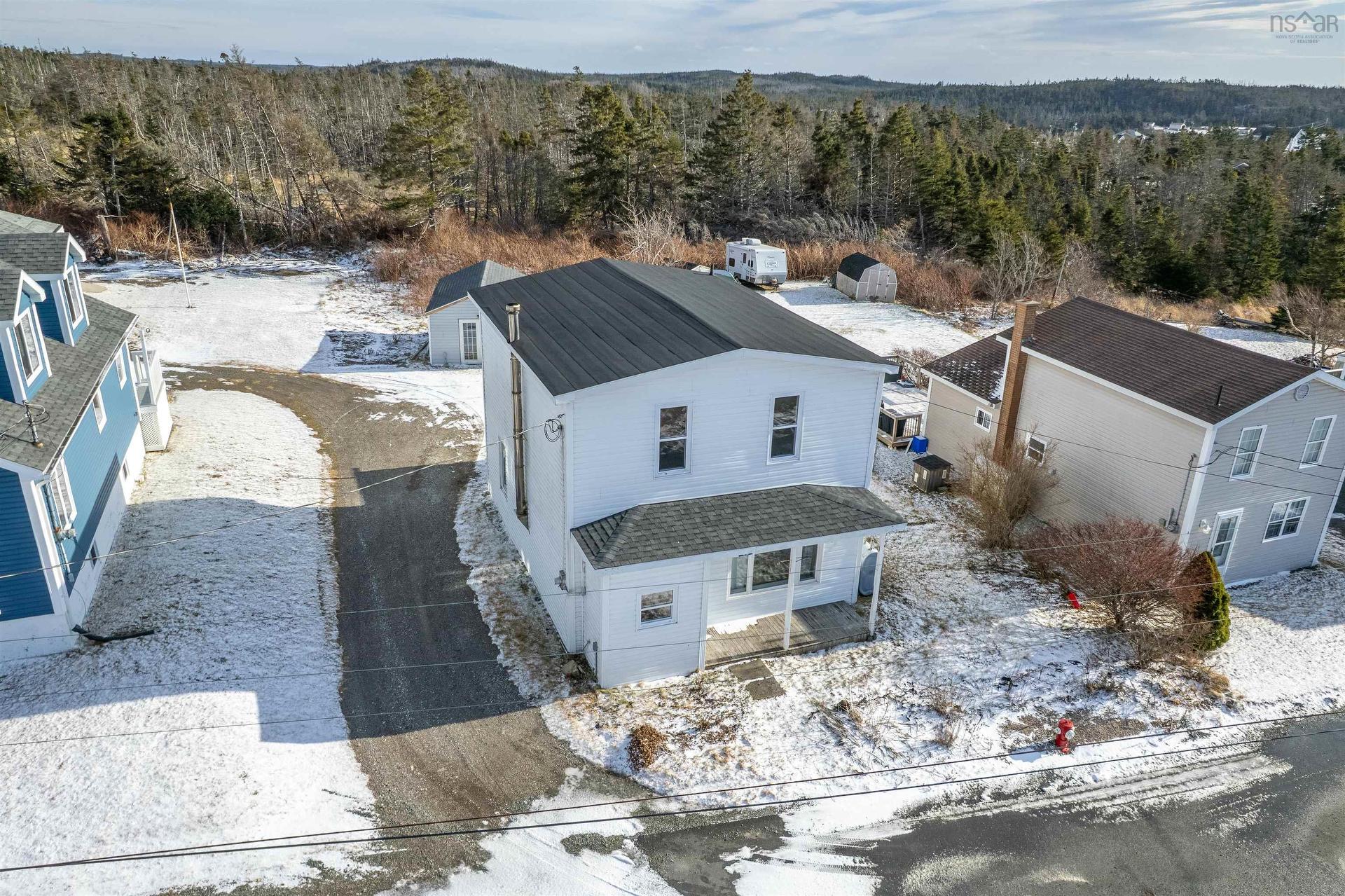 52 Pepperell Street, Louisbourg, NS