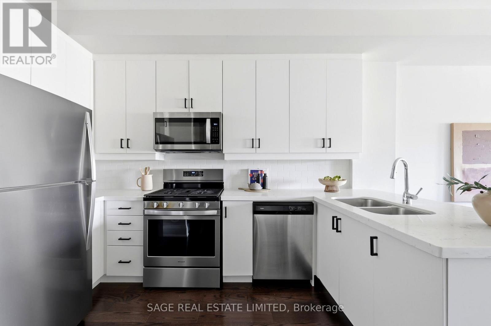 Th4 - 6 Kalmar Avenue, Toronto, ON - Indoor Photo Showing Kitchen With Double Sink
