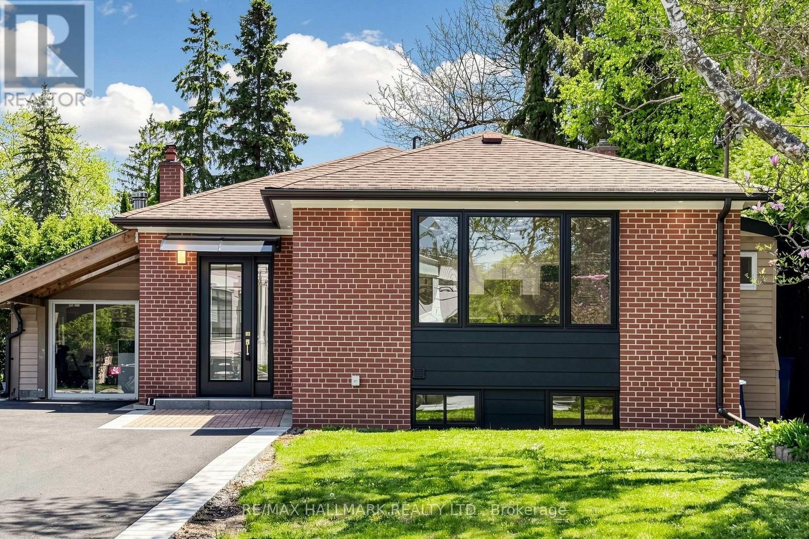 11 Johnson Road, Aurora, ON - Outdoor