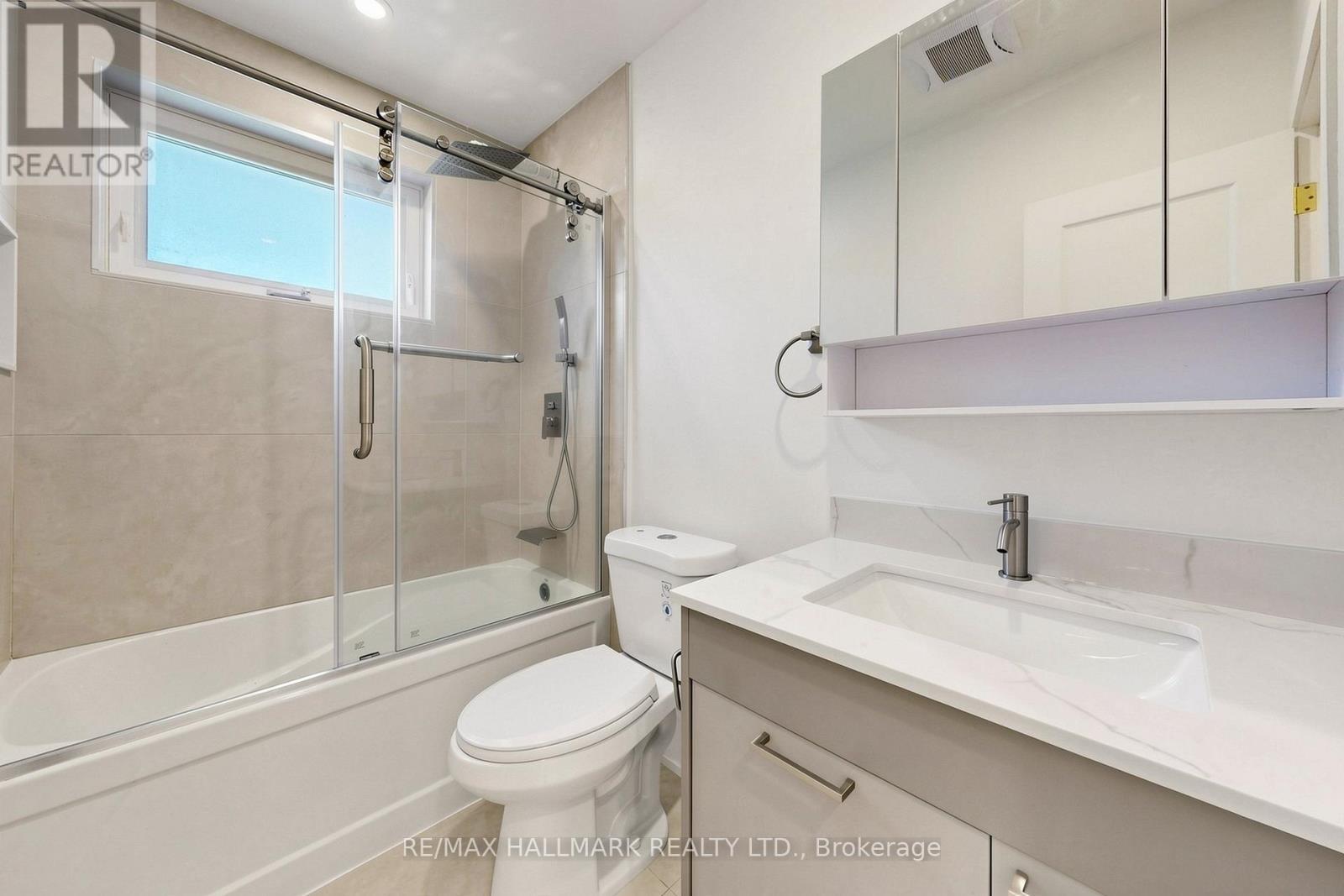 11 Johnson Road, Aurora, ON - Indoor Photo Showing Bathroom