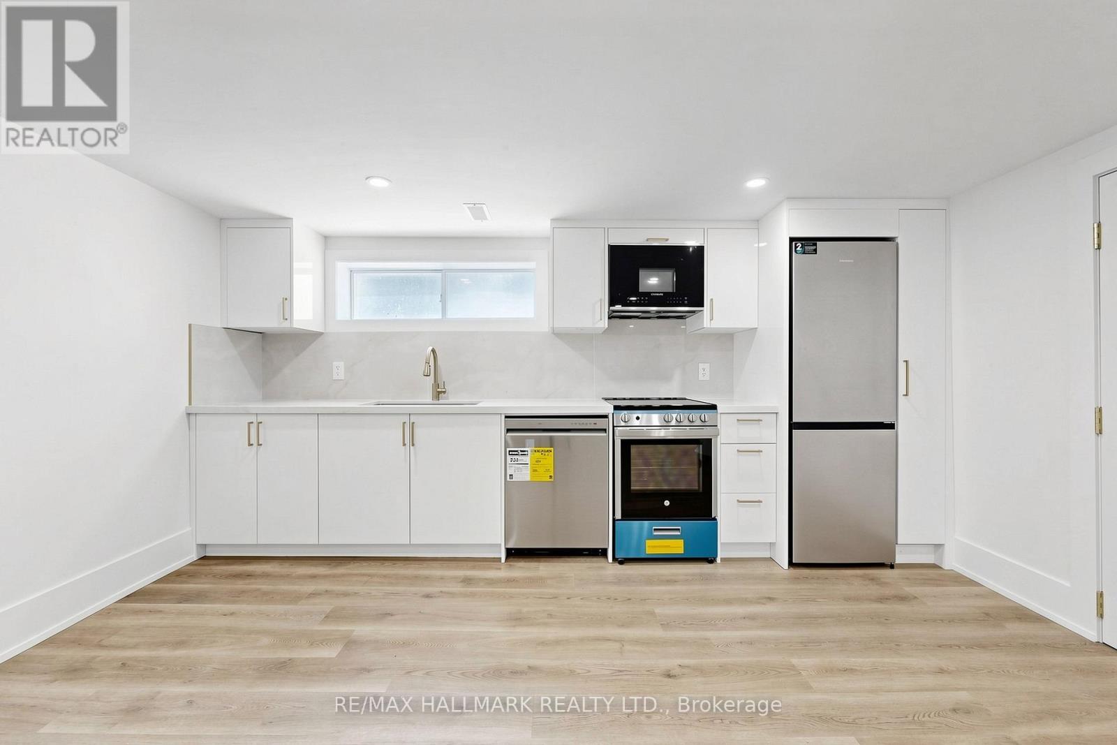 11 Johnson Road, Aurora, ON - Indoor Photo Showing Kitchen