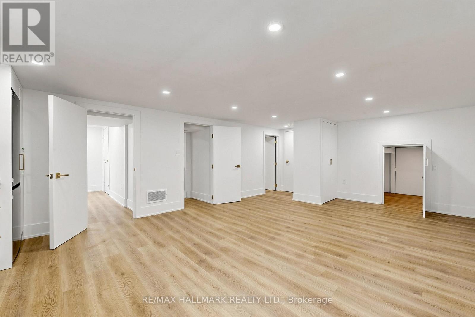 11 Johnson Road, Aurora, ON - Indoor Photo Showing Other Room