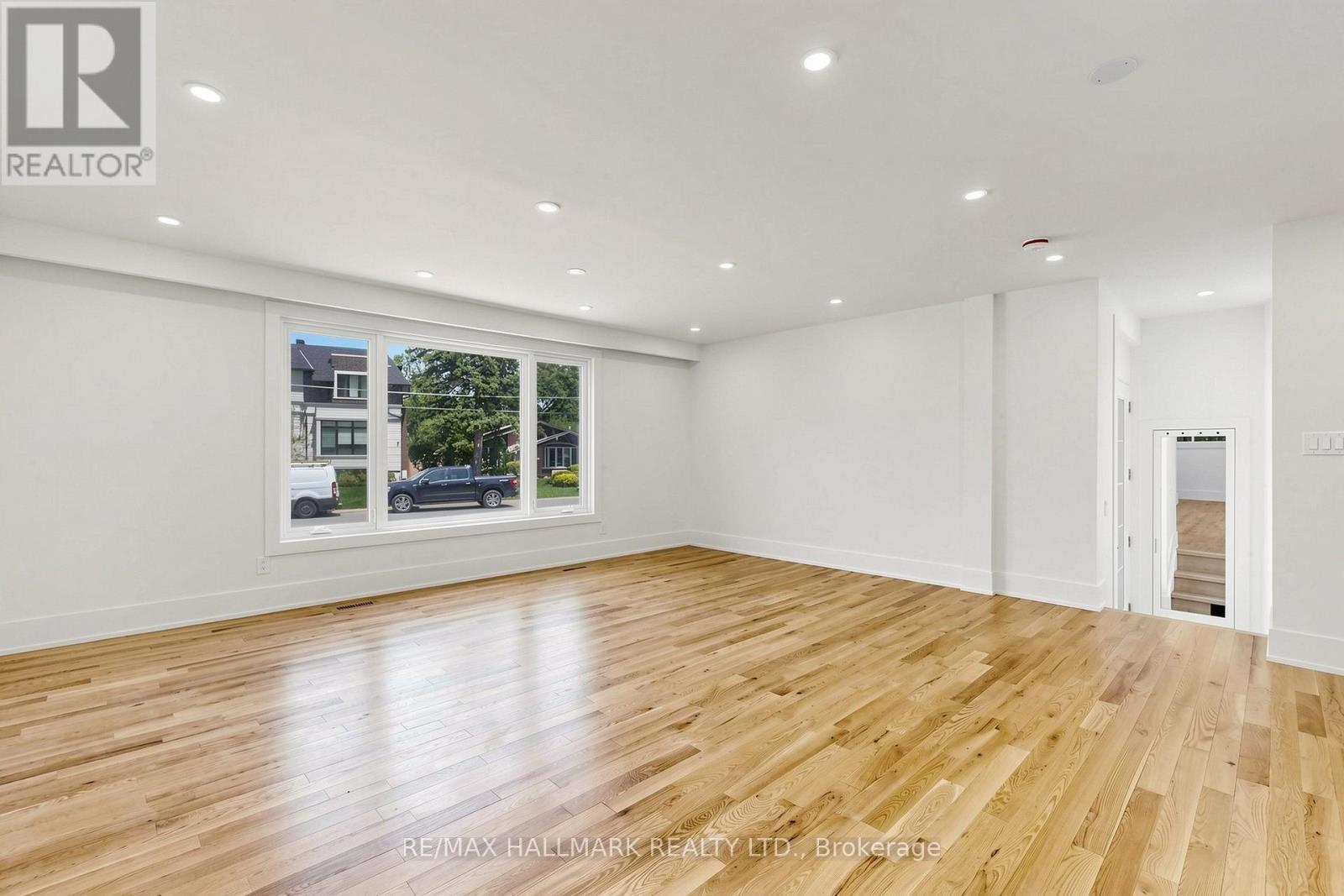 11 Johnson Road, Aurora, ON - Indoor