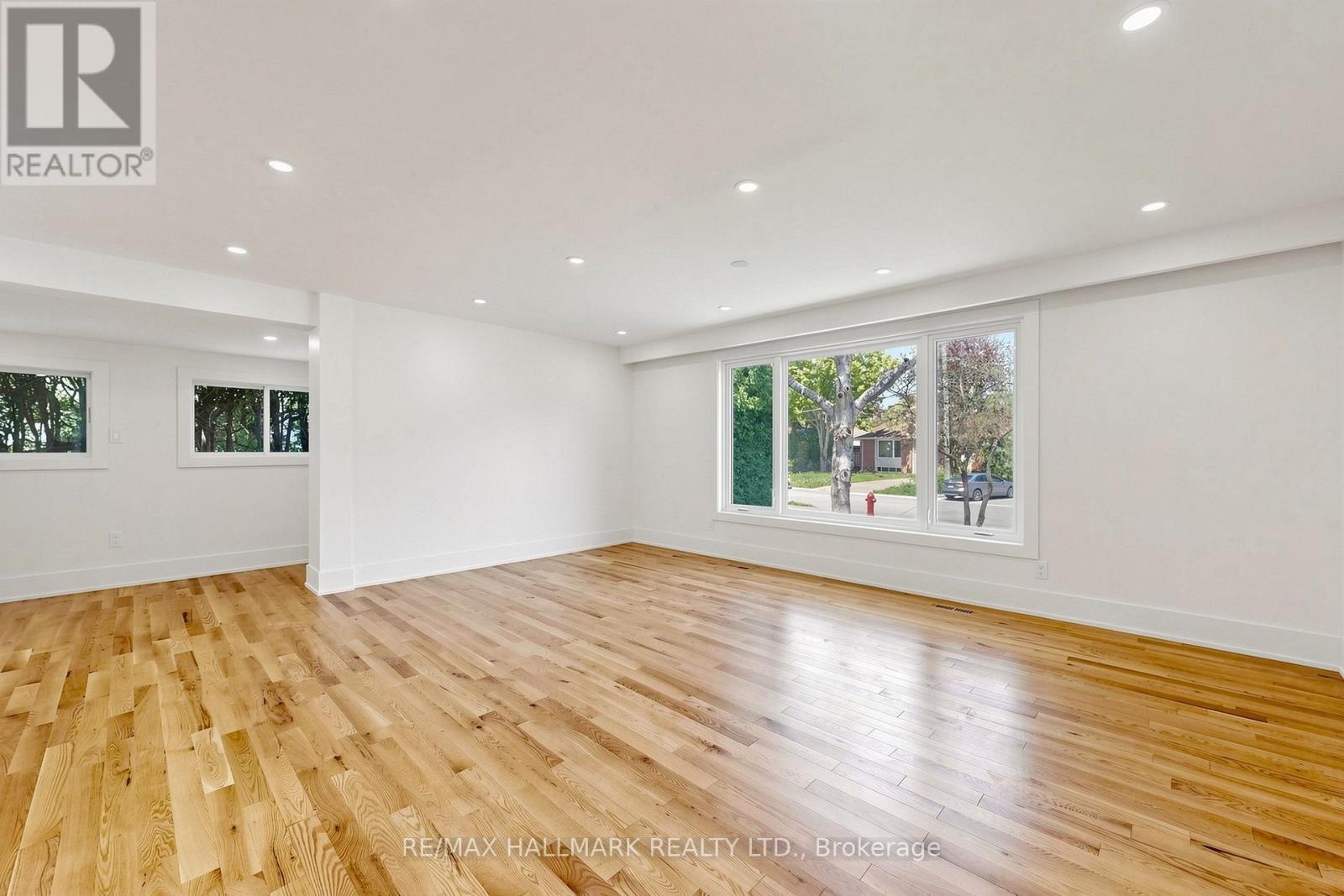11 Johnson Road, Aurora, ON - Indoor