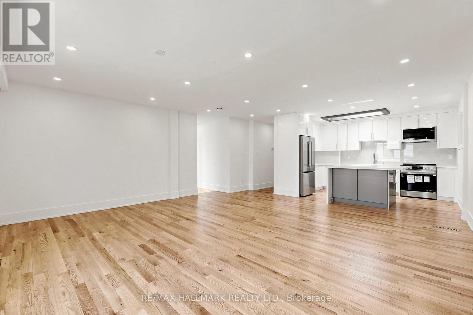 11 Johnson Road, Aurora, ON - Indoor Photo Showing Kitchen
