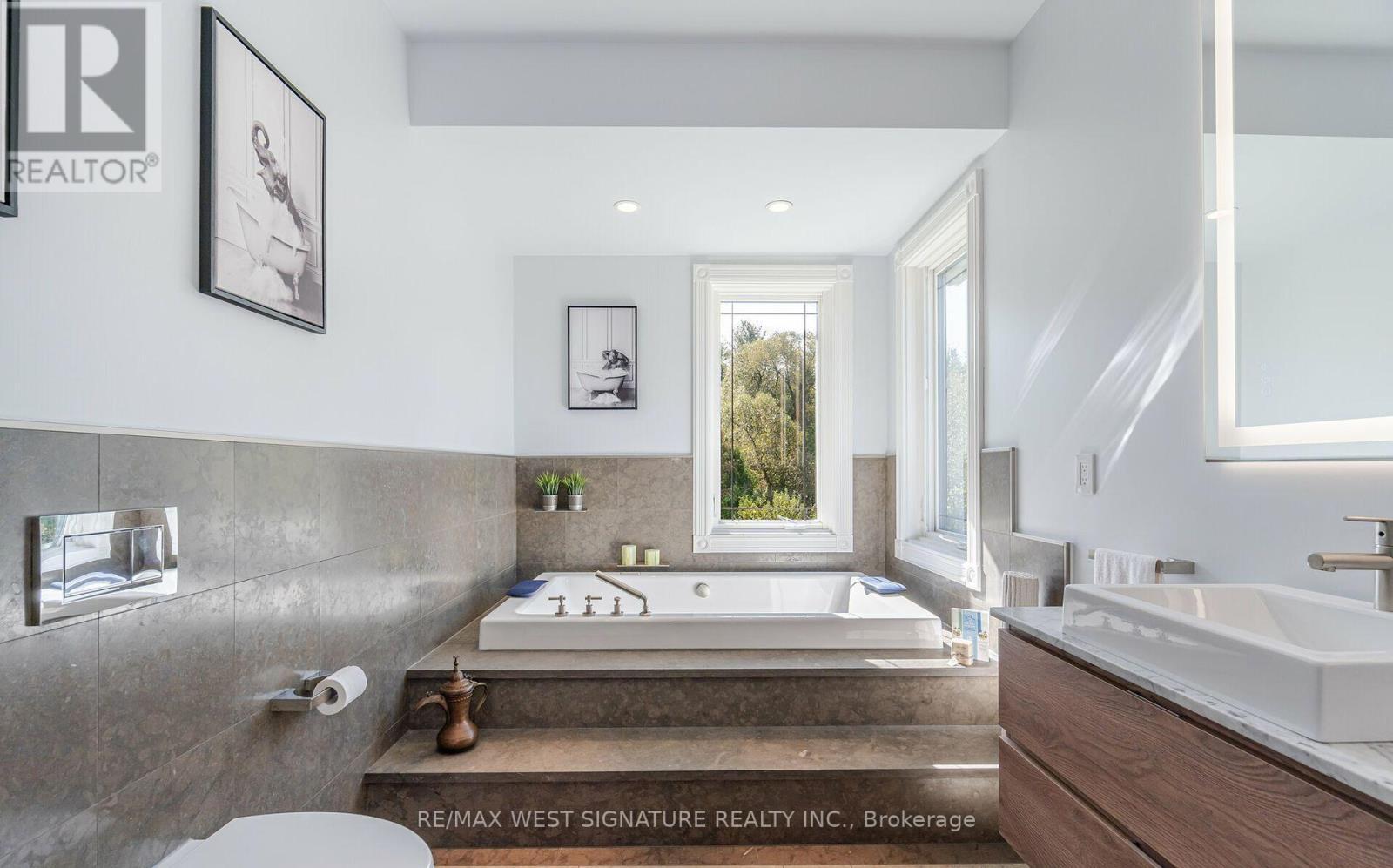 16070 Keele Street, King, ON - Indoor Photo Showing Bathroom
