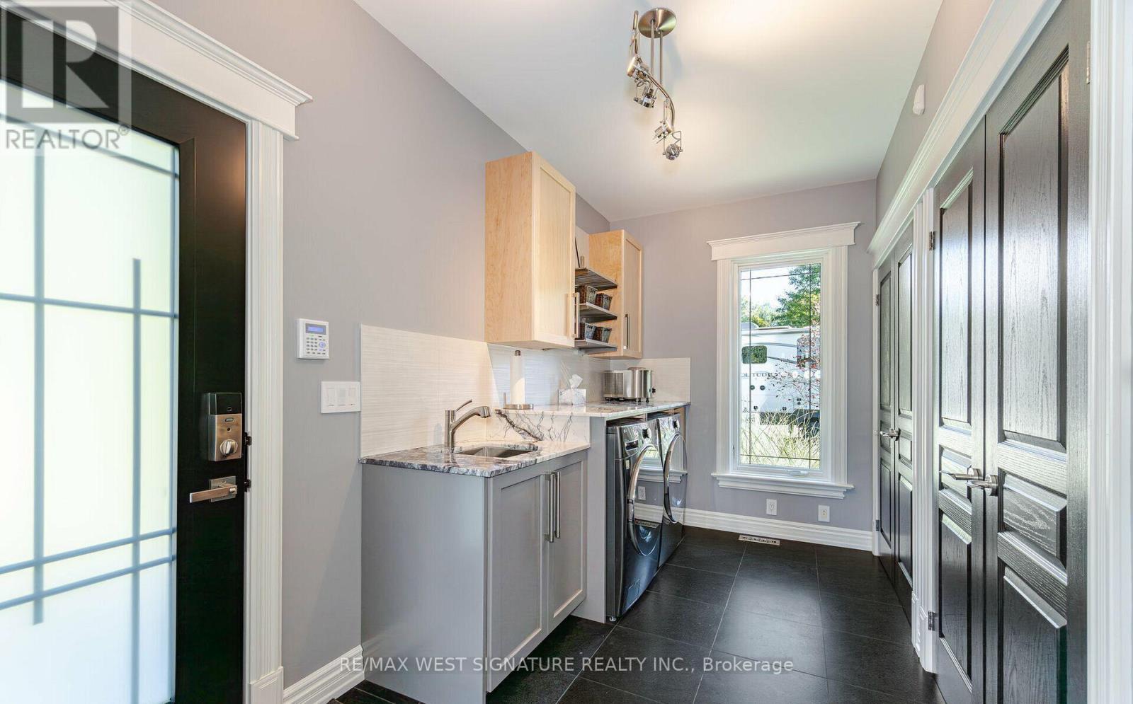 16070 Keele Street, King, ON - Indoor Photo Showing Kitchen