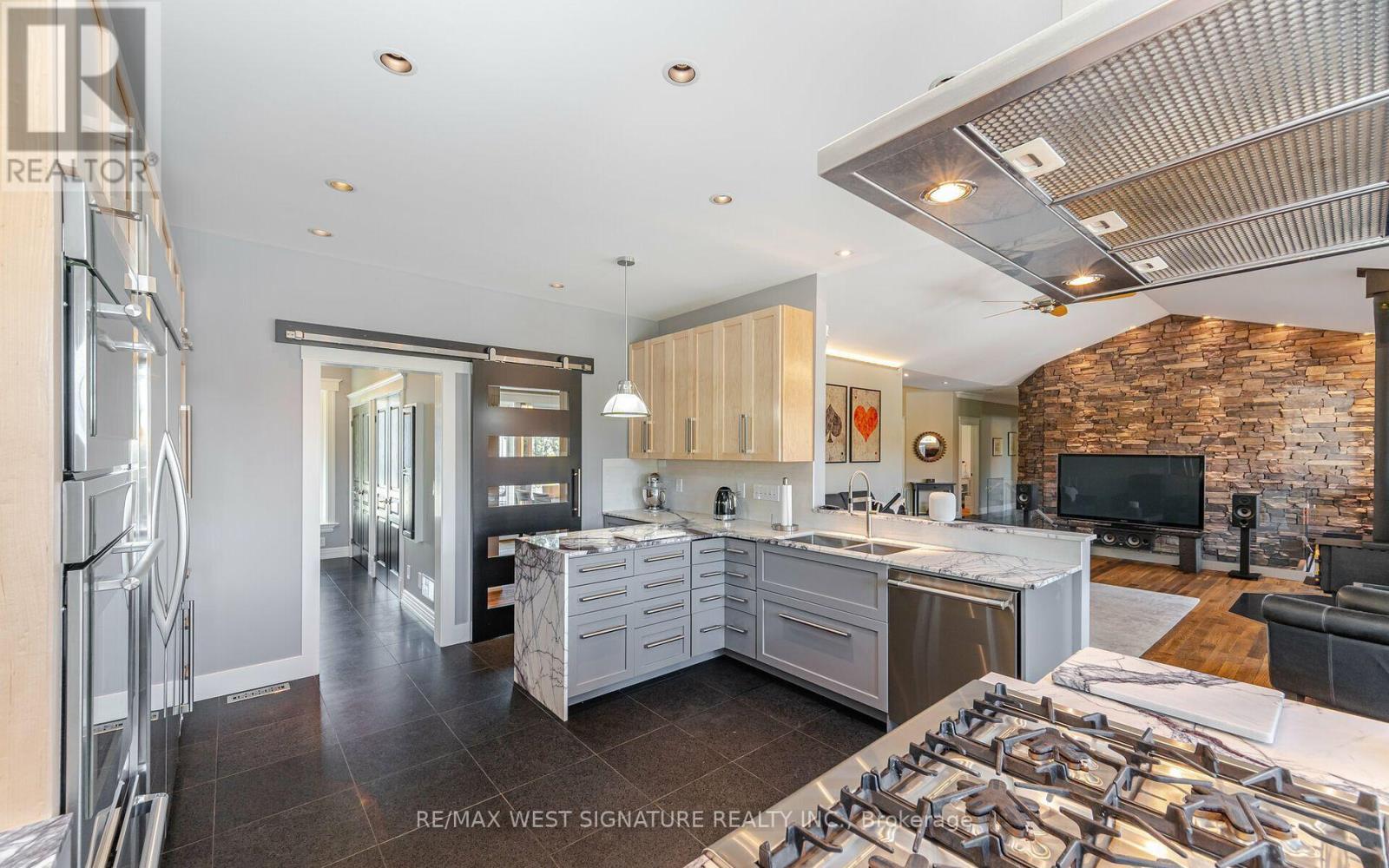 16070 Keele Street, King, ON - Indoor Photo Showing Kitchen