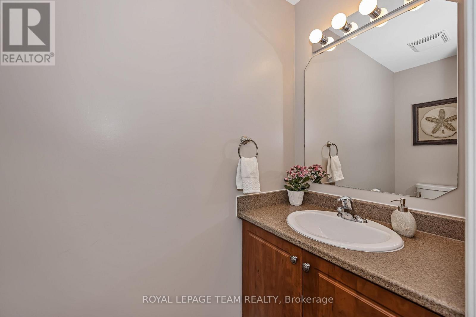 472 Celtic Ridge Crescent, Ottawa, ON - Indoor Photo Showing Bathroom