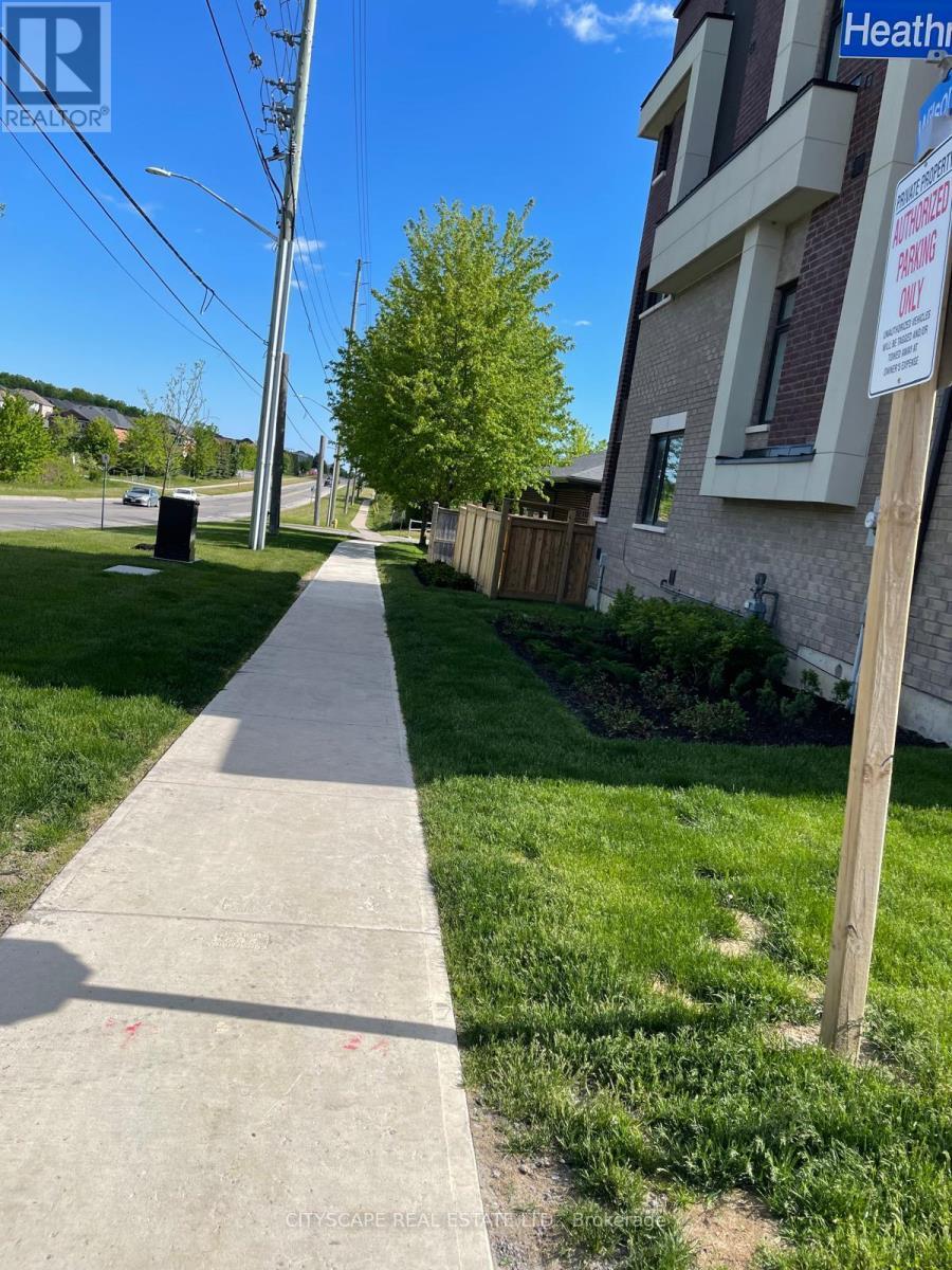 801 Heathrow Path, Oshawa, ON - Outdoor