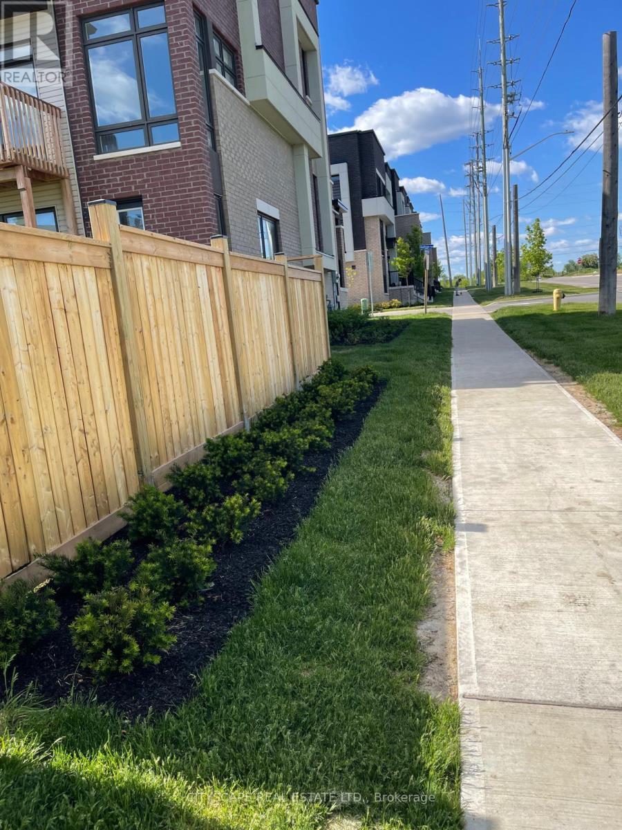 801 Heathrow Path, Oshawa, ON - Outdoor