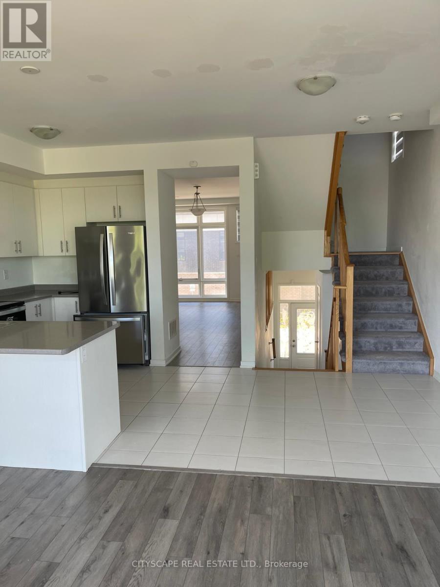 801 Heathrow Path, Oshawa, ON - Indoor Photo Showing Kitchen