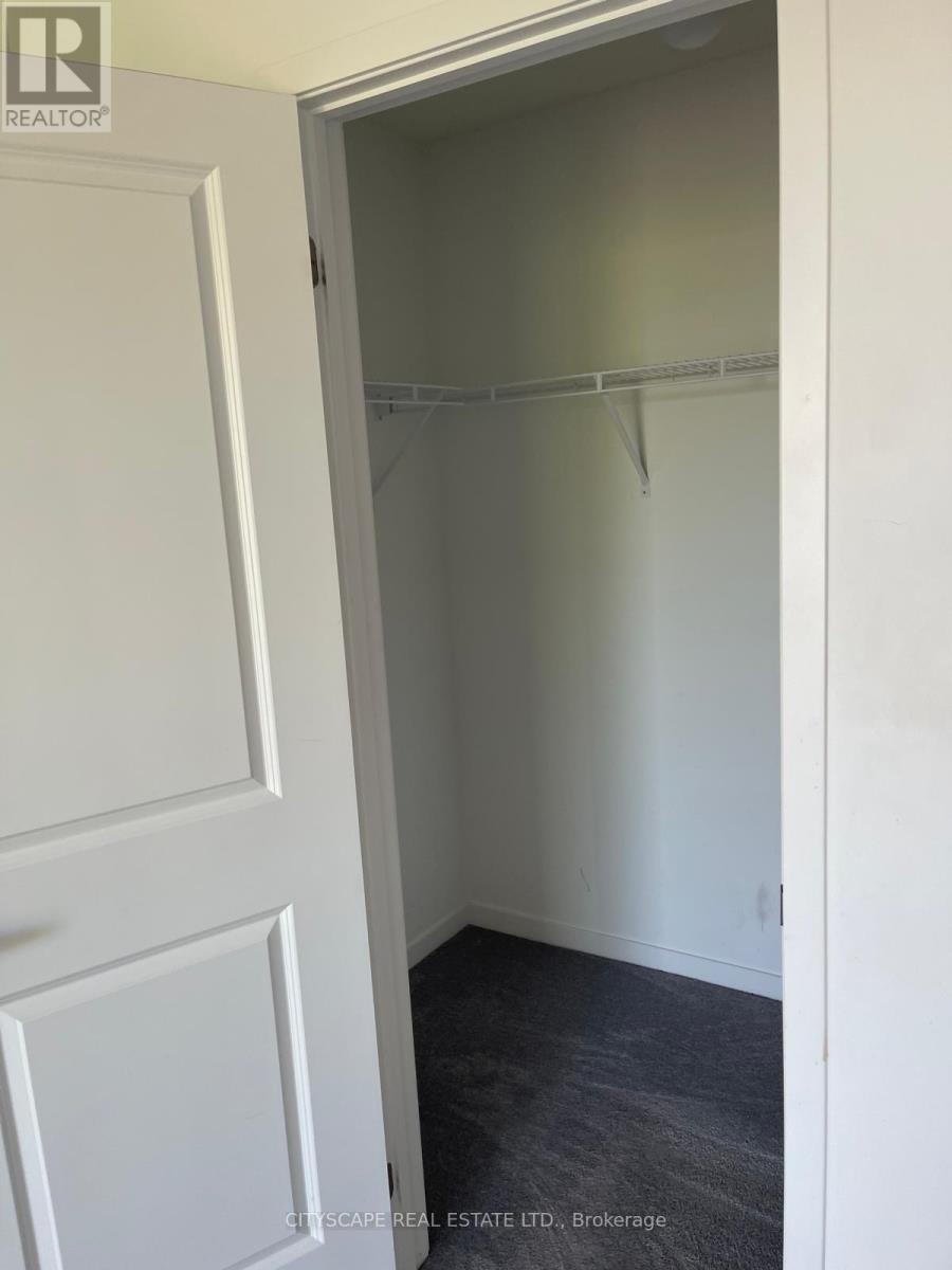801 Heathrow Path, Oshawa, ON - Indoor