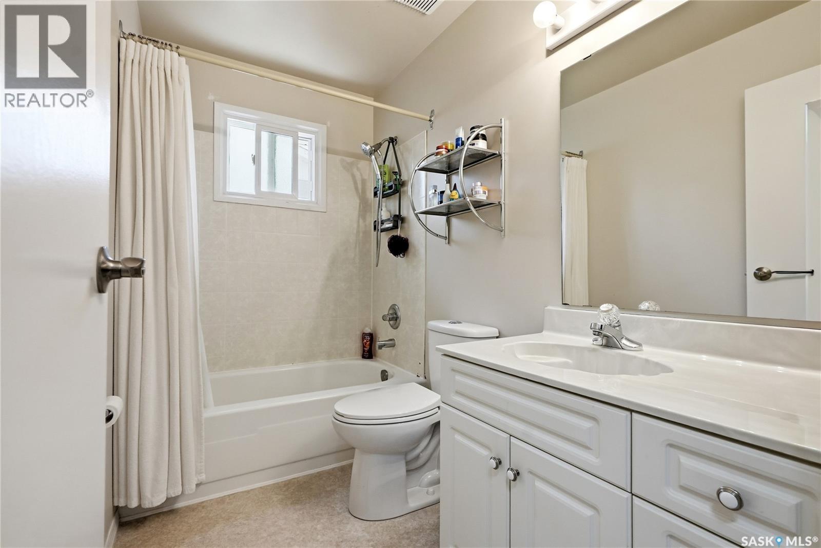 229 Acadia Place, Saskatoon, SK - Indoor Photo Showing Bathroom