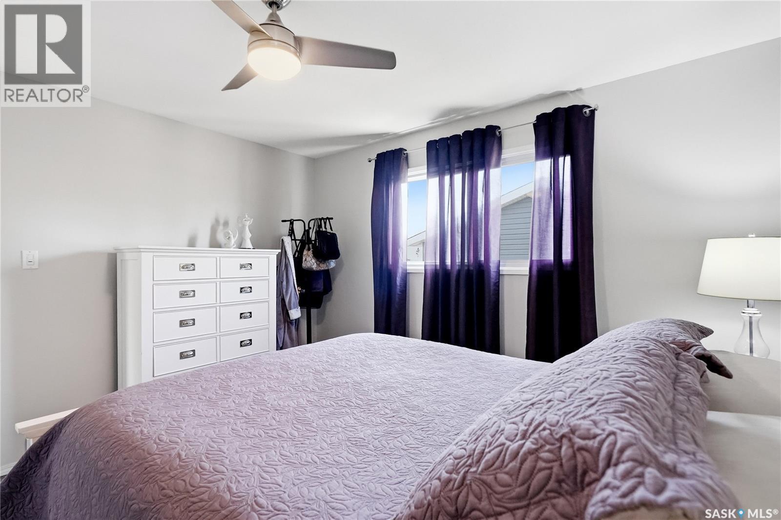 229 Acadia Place, Saskatoon, SK - Indoor Photo Showing Bedroom