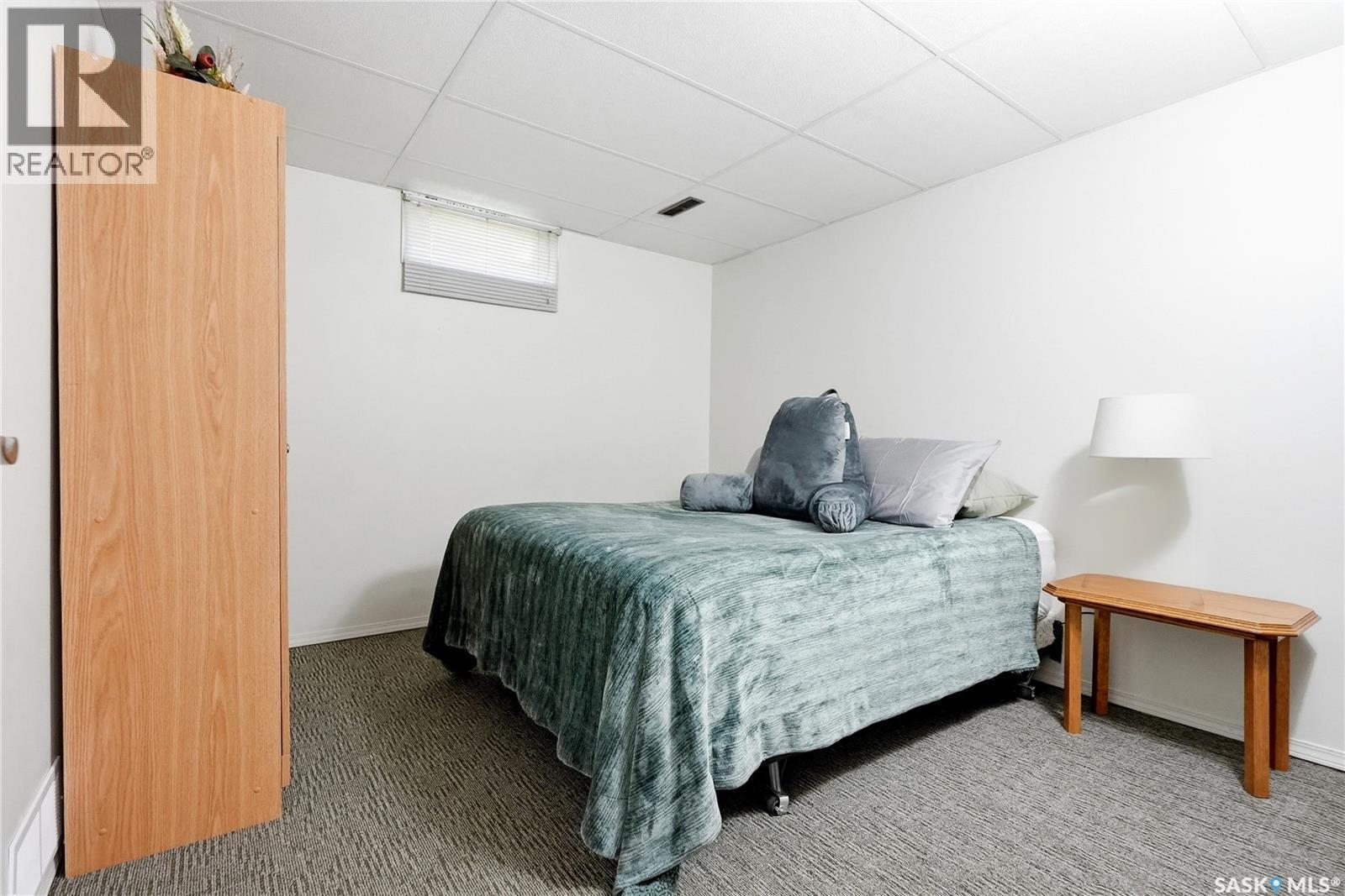229 Acadia Place, Saskatoon, SK - Indoor Photo Showing Bedroom