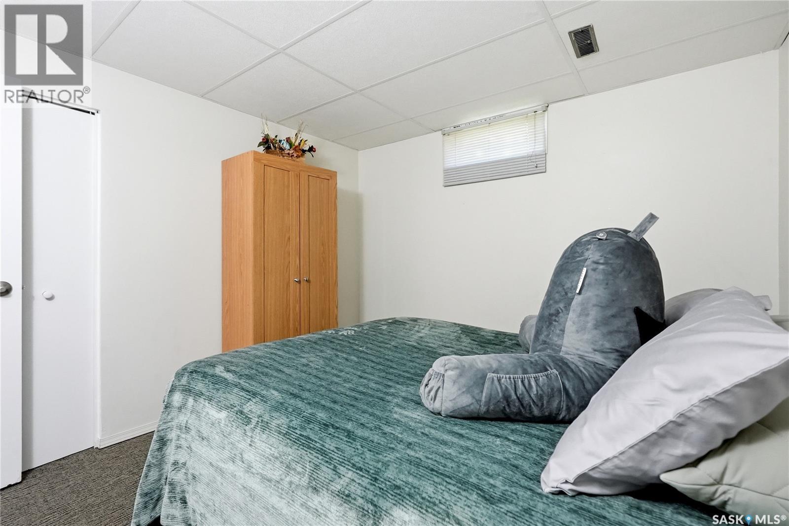 229 Acadia Place, Saskatoon, SK - Indoor Photo Showing Bedroom