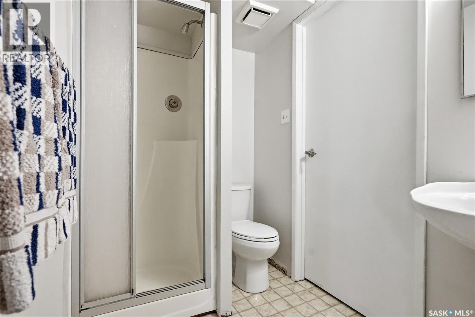 229 Acadia Place, Saskatoon, SK - Indoor Photo Showing Bathroom