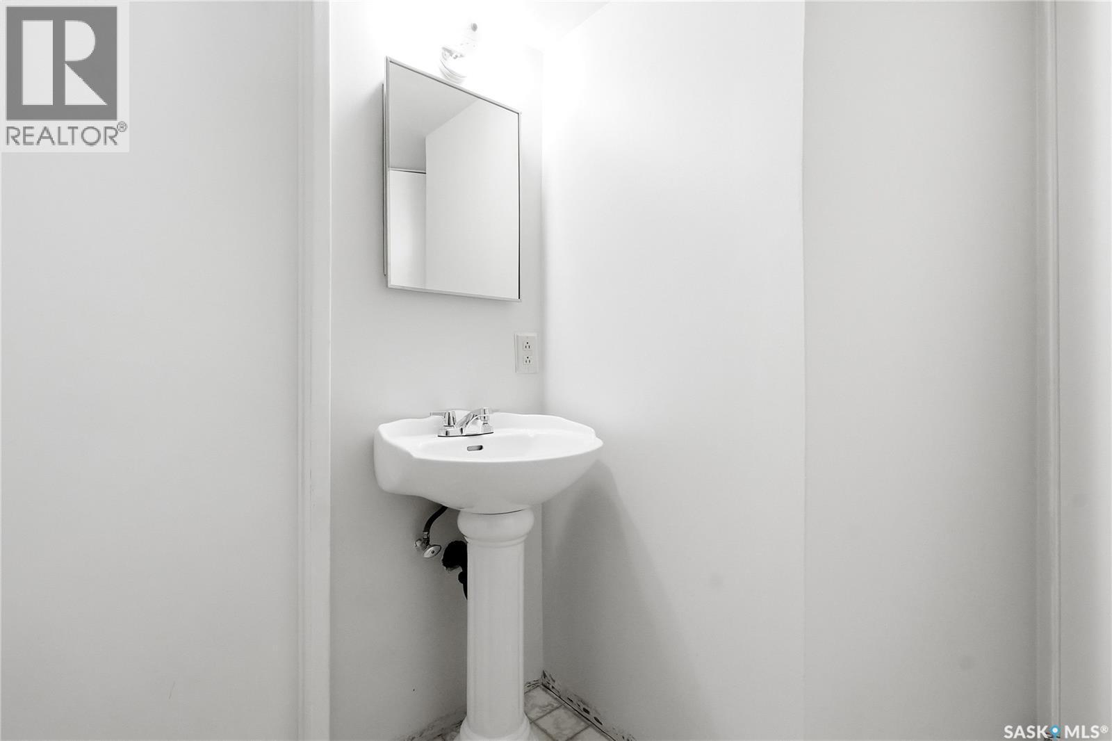 229 Acadia Place, Saskatoon, SK - Indoor Photo Showing Bathroom