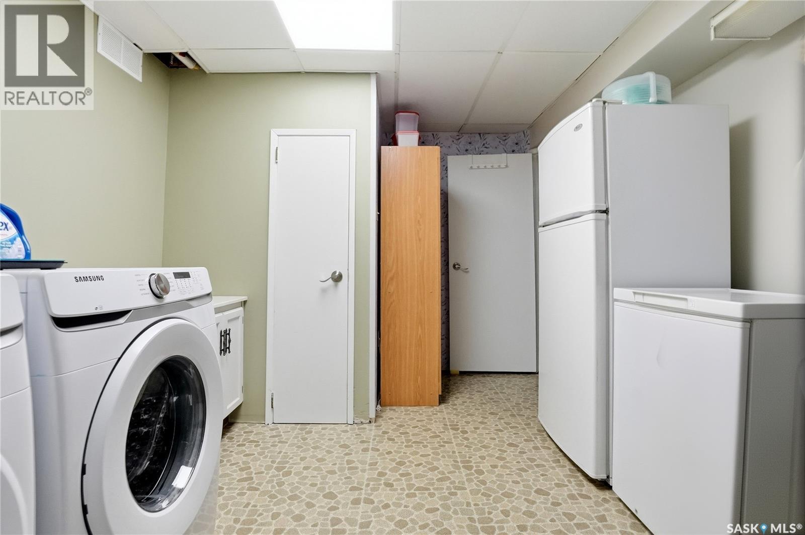229 Acadia Place, Saskatoon, SK - Indoor Photo Showing Laundry Room