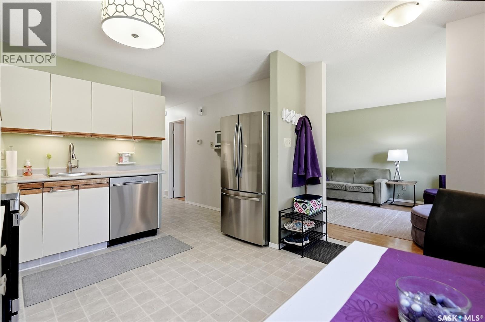 229 Acadia Place, Saskatoon, SK - Indoor Photo Showing Kitchen