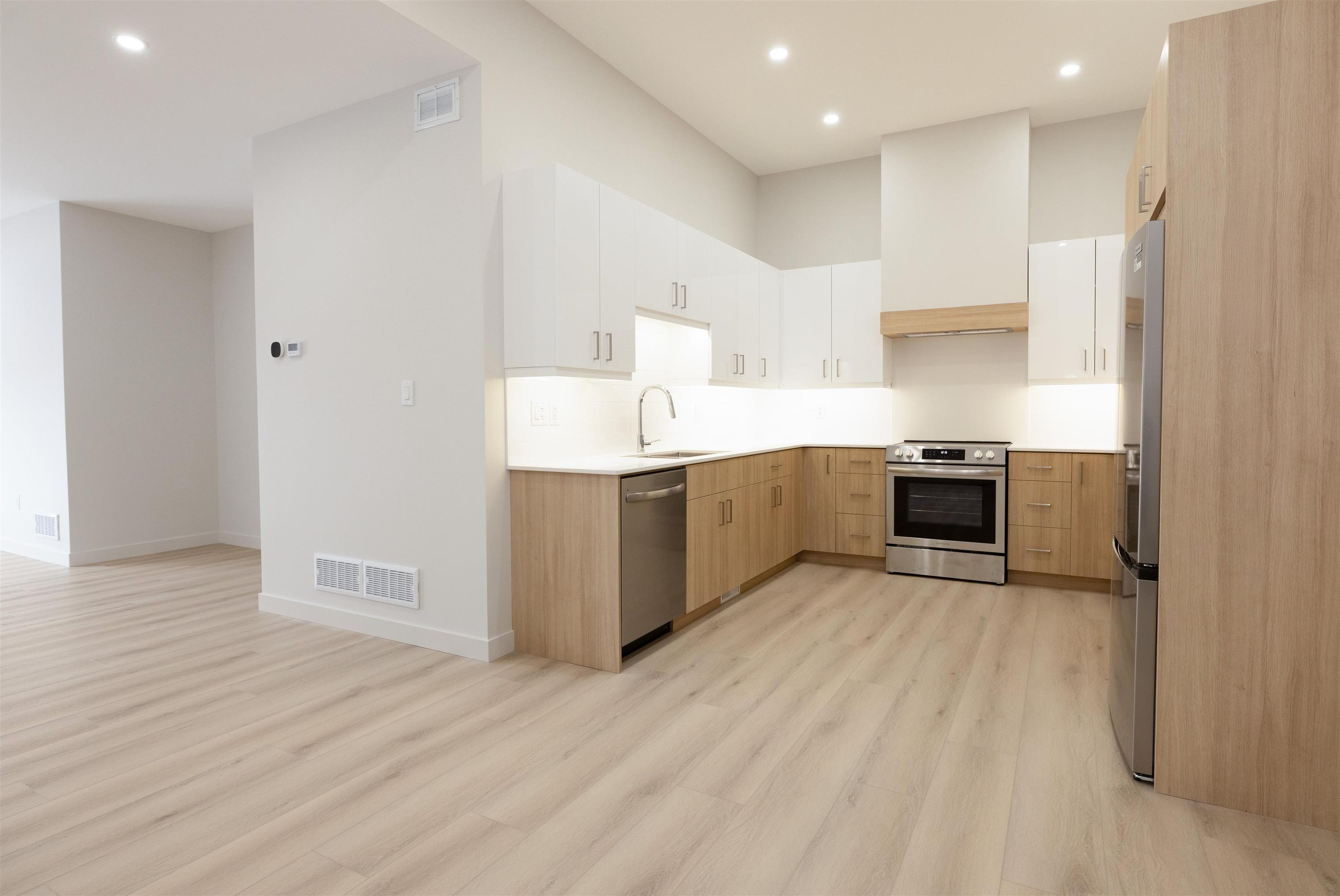 828 Weiler Boulevard, Thunder Bay, ON - Indoor Photo Showing Kitchen With Stainless Steel Kitchen