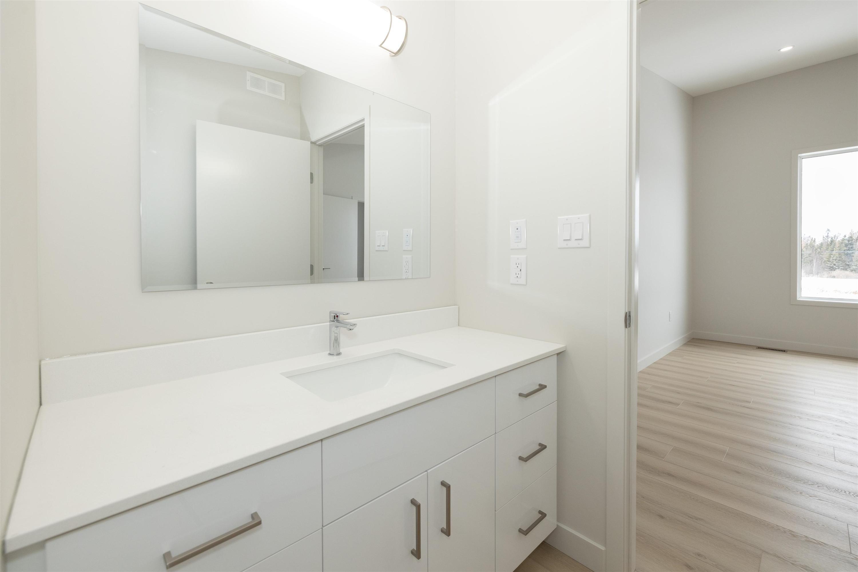 828 Weiler Boulevard, Thunder Bay, ON - Indoor Photo Showing Bathroom