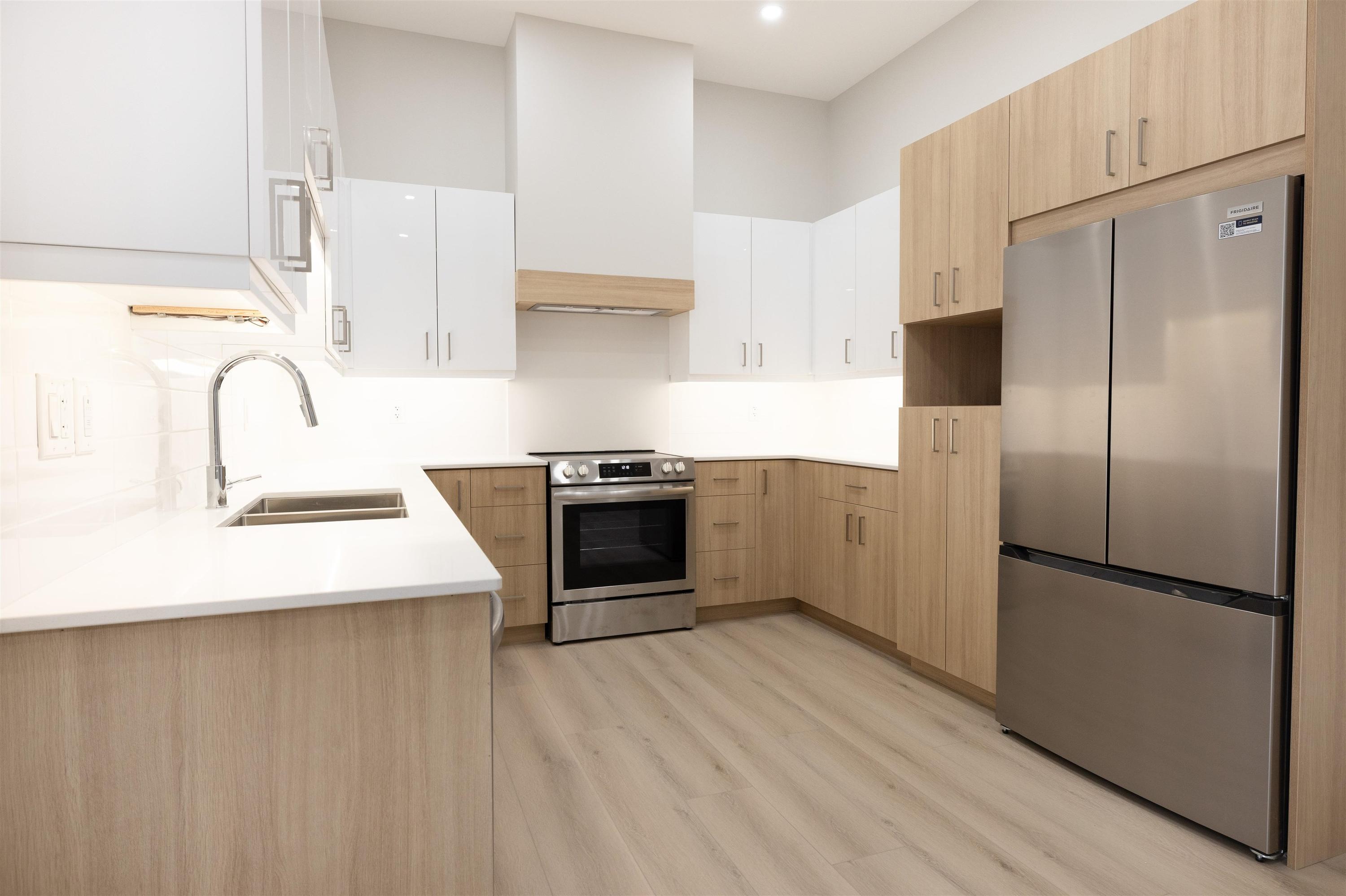 828 Weiler Boulevard, Thunder Bay, ON - Indoor Photo Showing Kitchen With Stainless Steel Kitchen With Double Sink