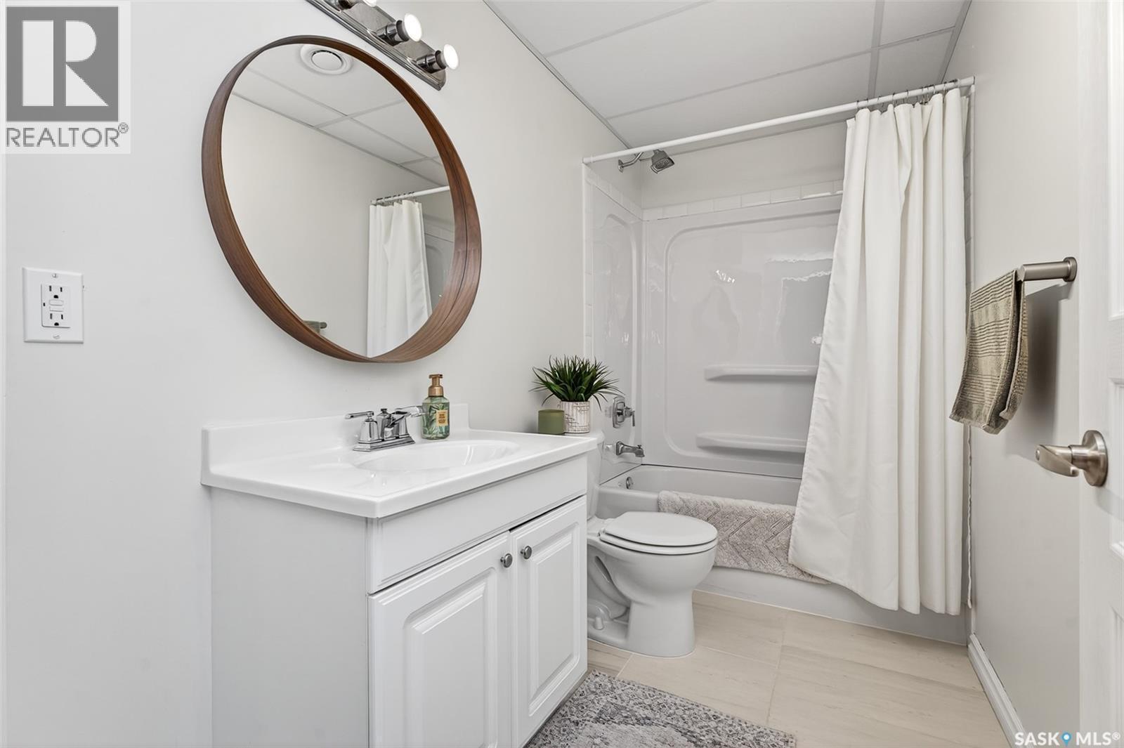 66 Everton Crescent, Moose Jaw, SK - Indoor Photo Showing Bathroom