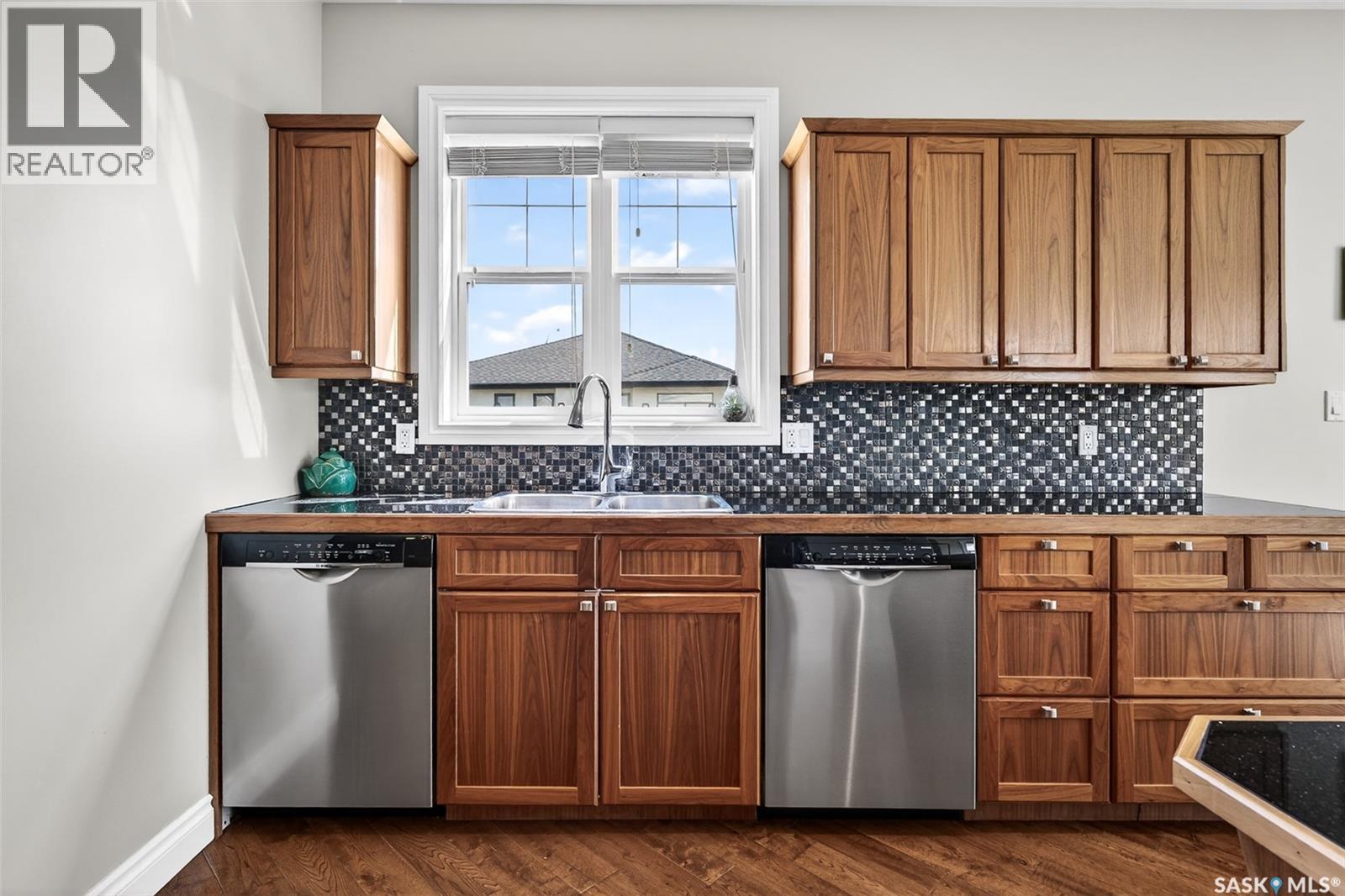 66 Everton Crescent, Moose Jaw, SK - Indoor Photo Showing Kitchen With Double Sink