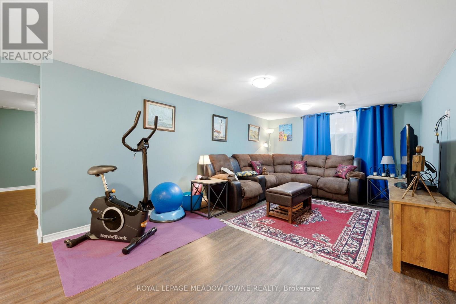 26 Moultrey Crescent, Halton Hills, ON - Indoor Photo Showing Living Room