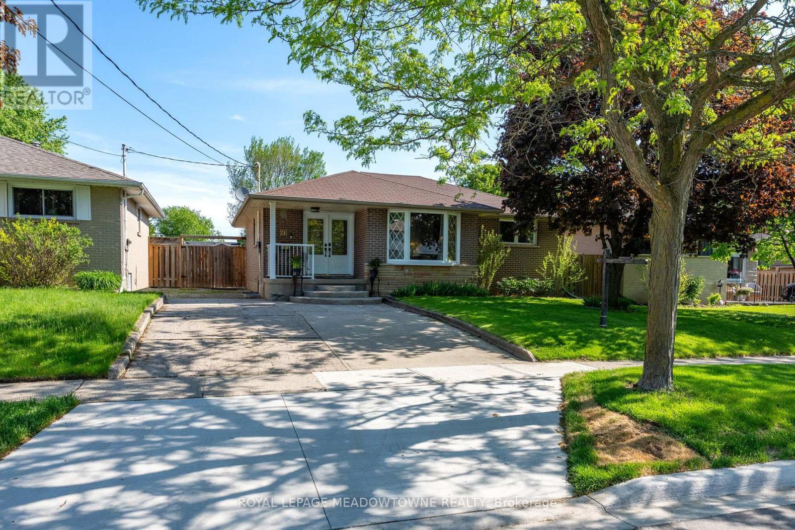 26 Moultrey Crescent, Halton Hills, ON - Outdoor