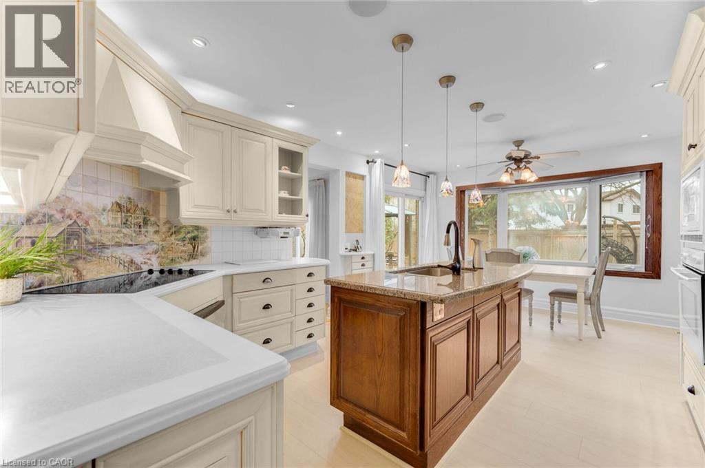 6366 Miller'S Grove, Mississauga, ON - Indoor Photo Showing Kitchen With Upgraded Kitchen