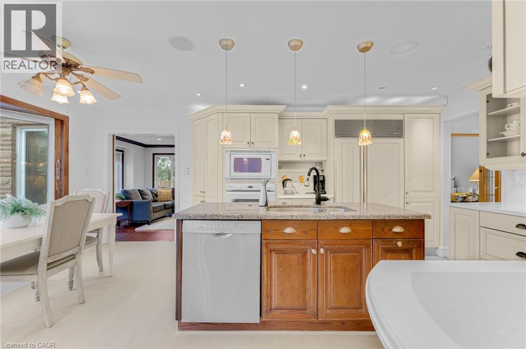 6366 Miller'S Grove, Mississauga, ON - Indoor Photo Showing Kitchen