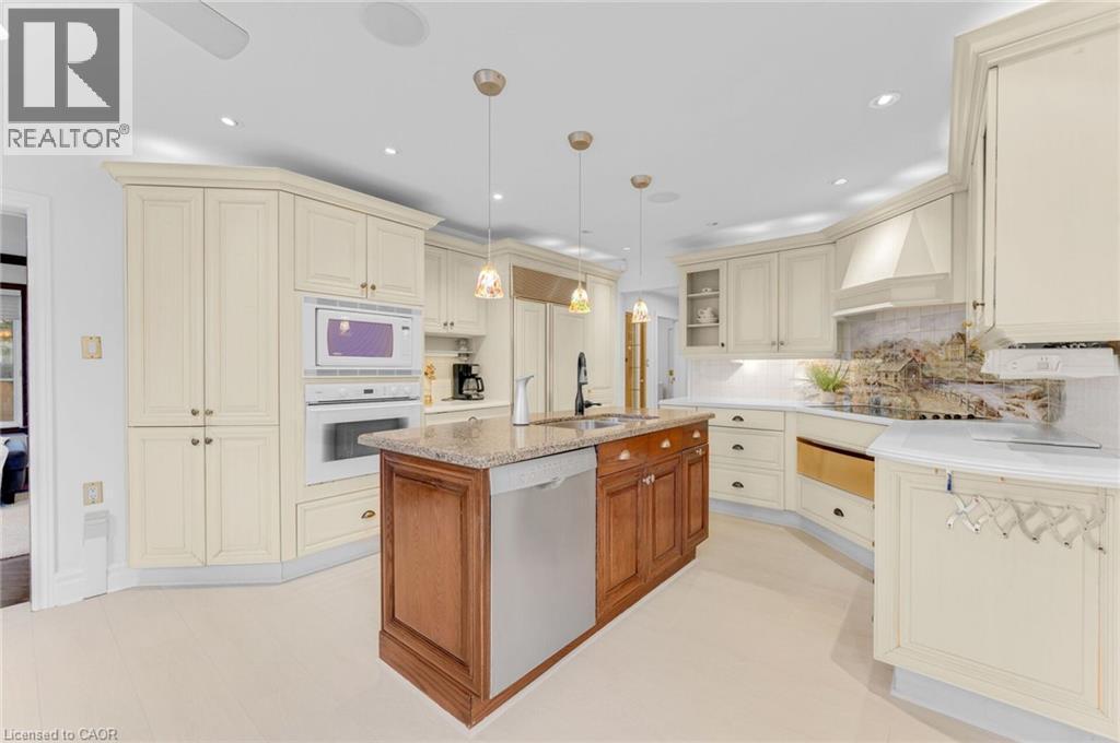 6366 Miller'S Grove, Mississauga, ON - Indoor Photo Showing Kitchen