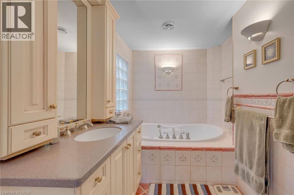 6366 Miller'S Grove, Mississauga, ON - Indoor Photo Showing Bathroom