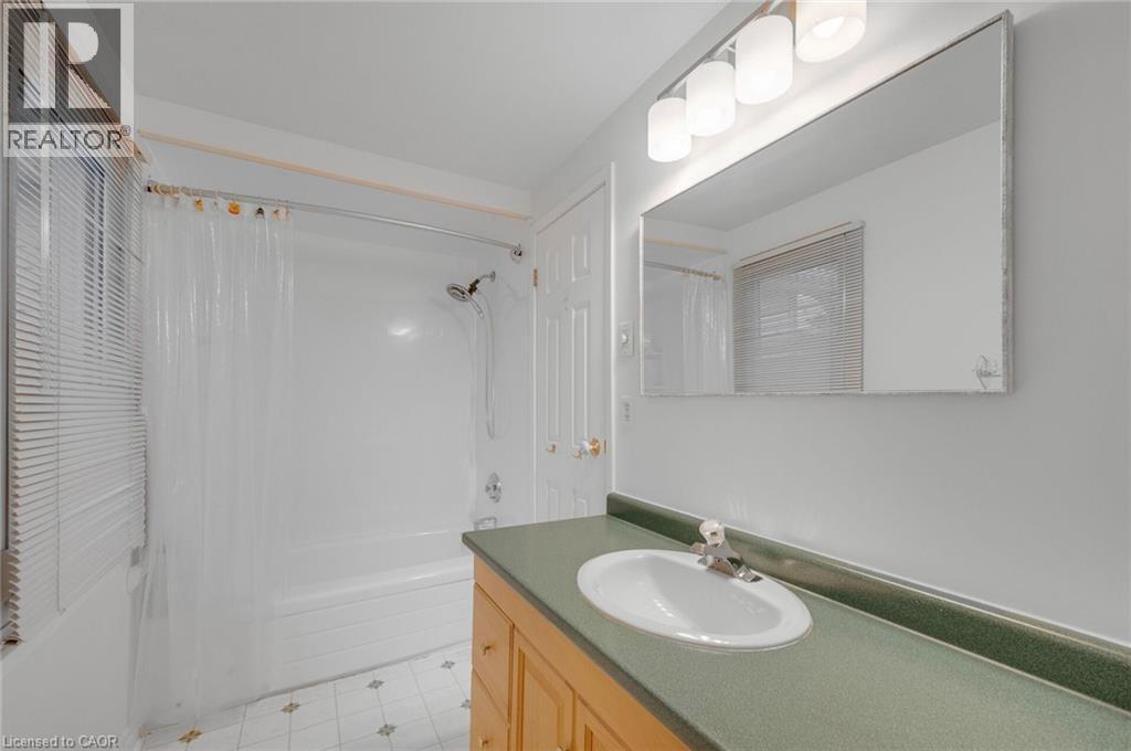 6366 Miller'S Grove, Mississauga, ON - Indoor Photo Showing Bathroom