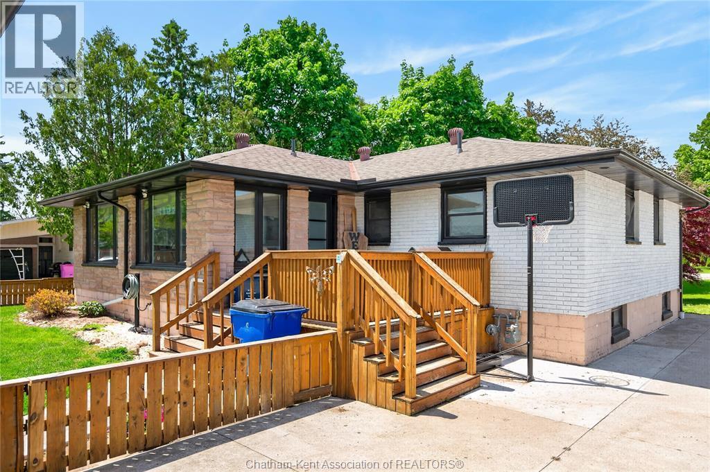 944 Mcnaughton Avenue, Chatham, ON - Outdoor With Exterior