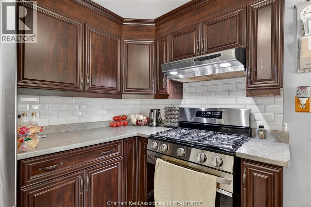 944 Mcnaughton Avenue, Chatham, ON - Indoor Photo Showing Kitchen