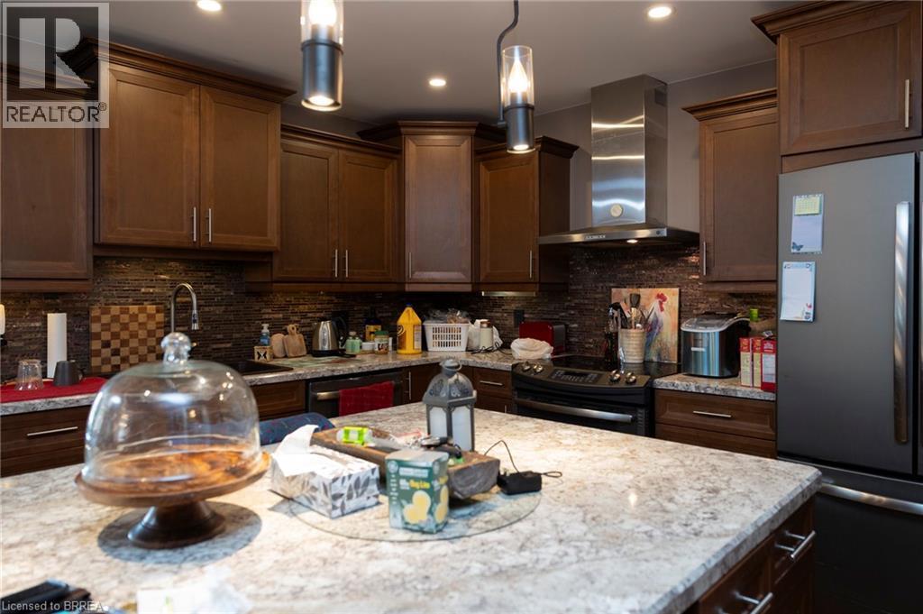 206 King Street, Burford, ON - Indoor Photo Showing Kitchen With Upgraded Kitchen