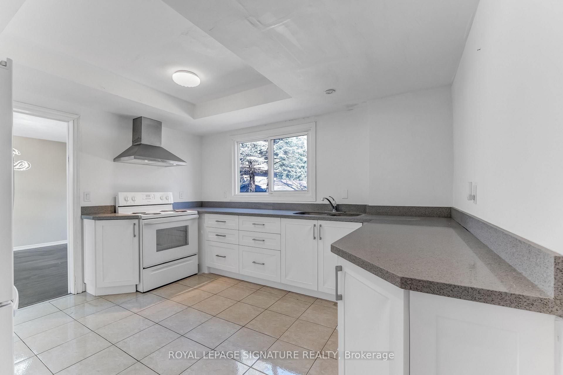 3161 Bayview Avenue, Toronto, ON - Indoor Photo Showing Kitchen With Double Sink