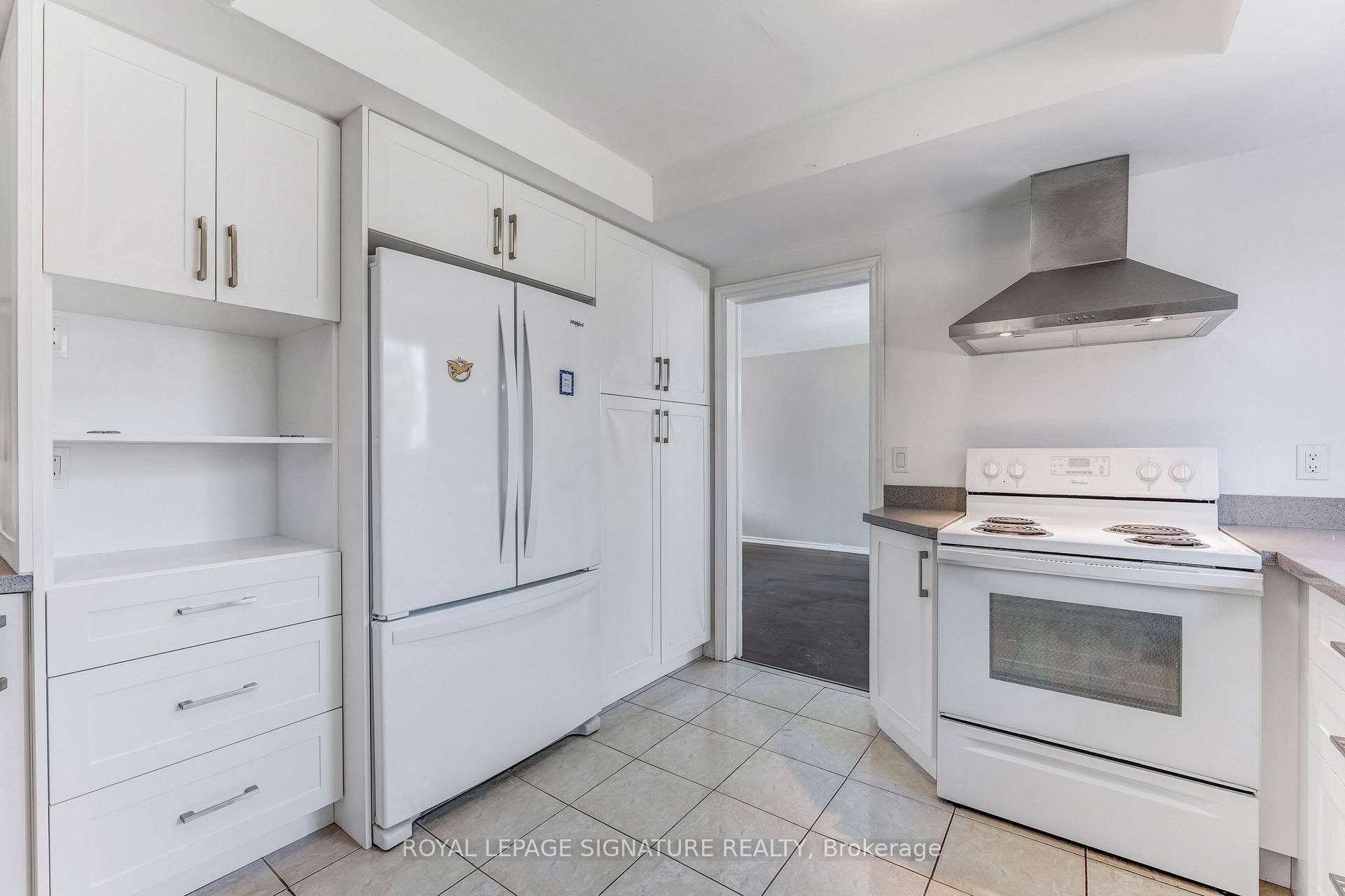 3161 Bayview Avenue, Toronto, ON - Indoor Photo Showing Kitchen