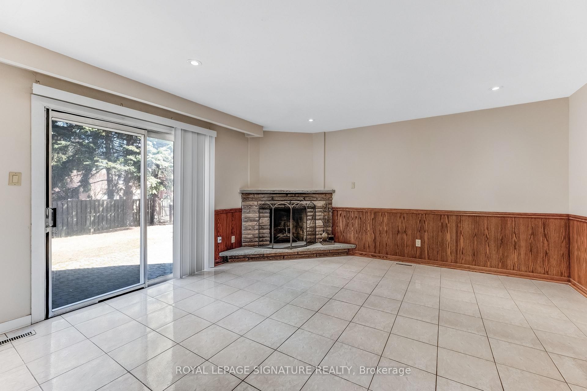 3161 Bayview Avenue, Toronto, ON - Indoor With Fireplace