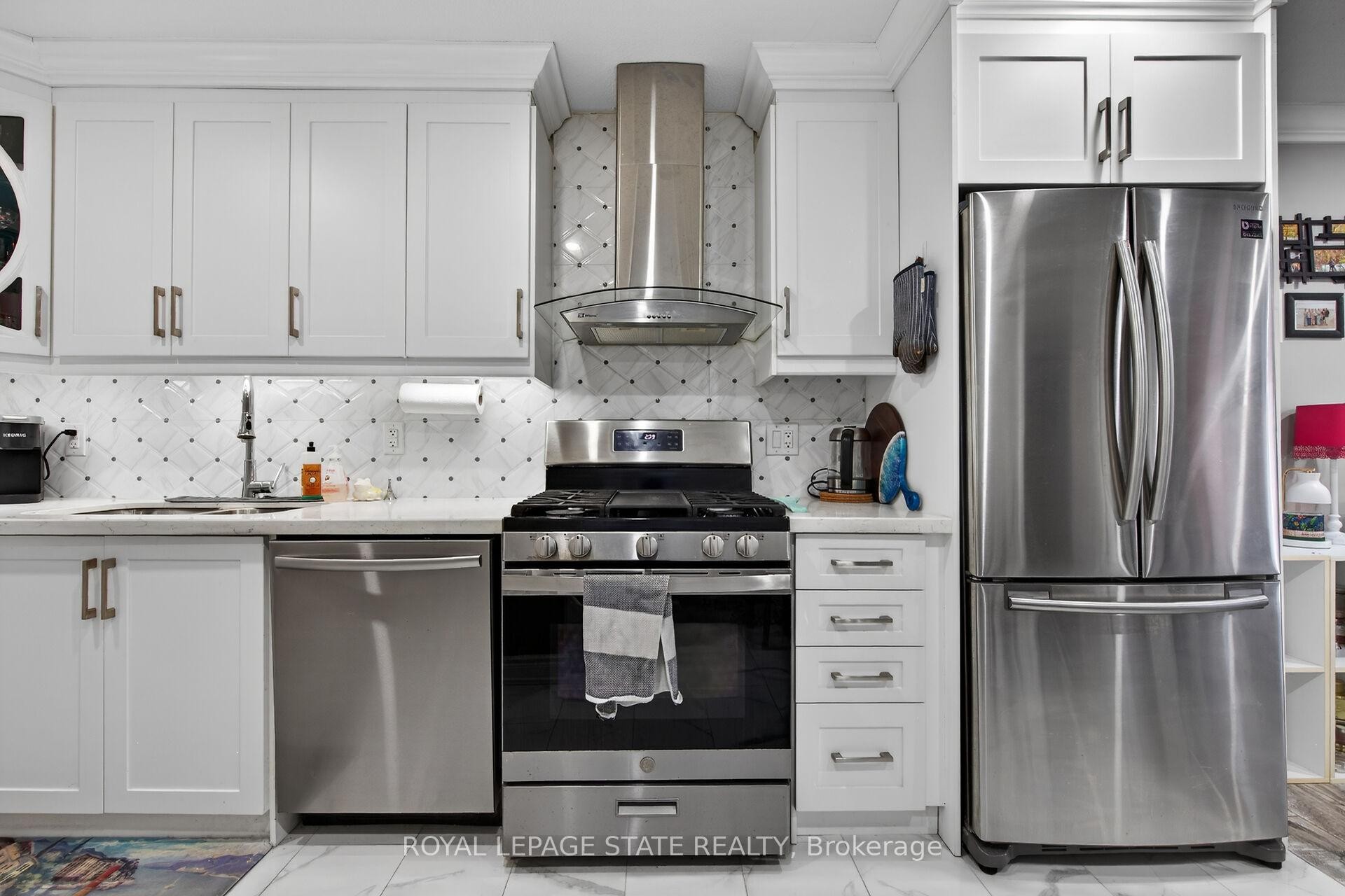 219 Hess Street S, Hamilton, ON - Indoor Photo Showing Kitchen With Stainless Steel Kitchen