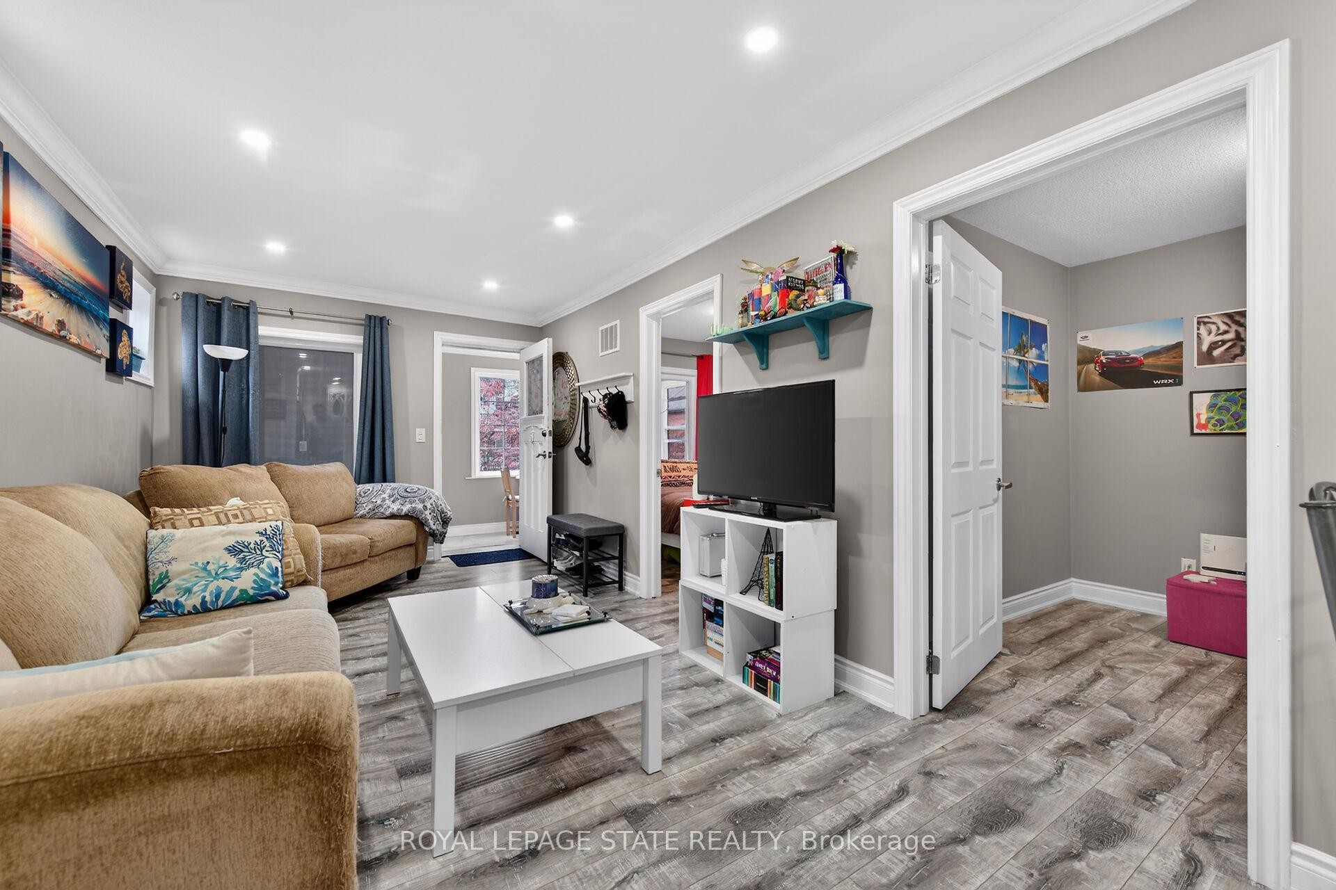 219 Hess Street S, Hamilton, ON - Indoor