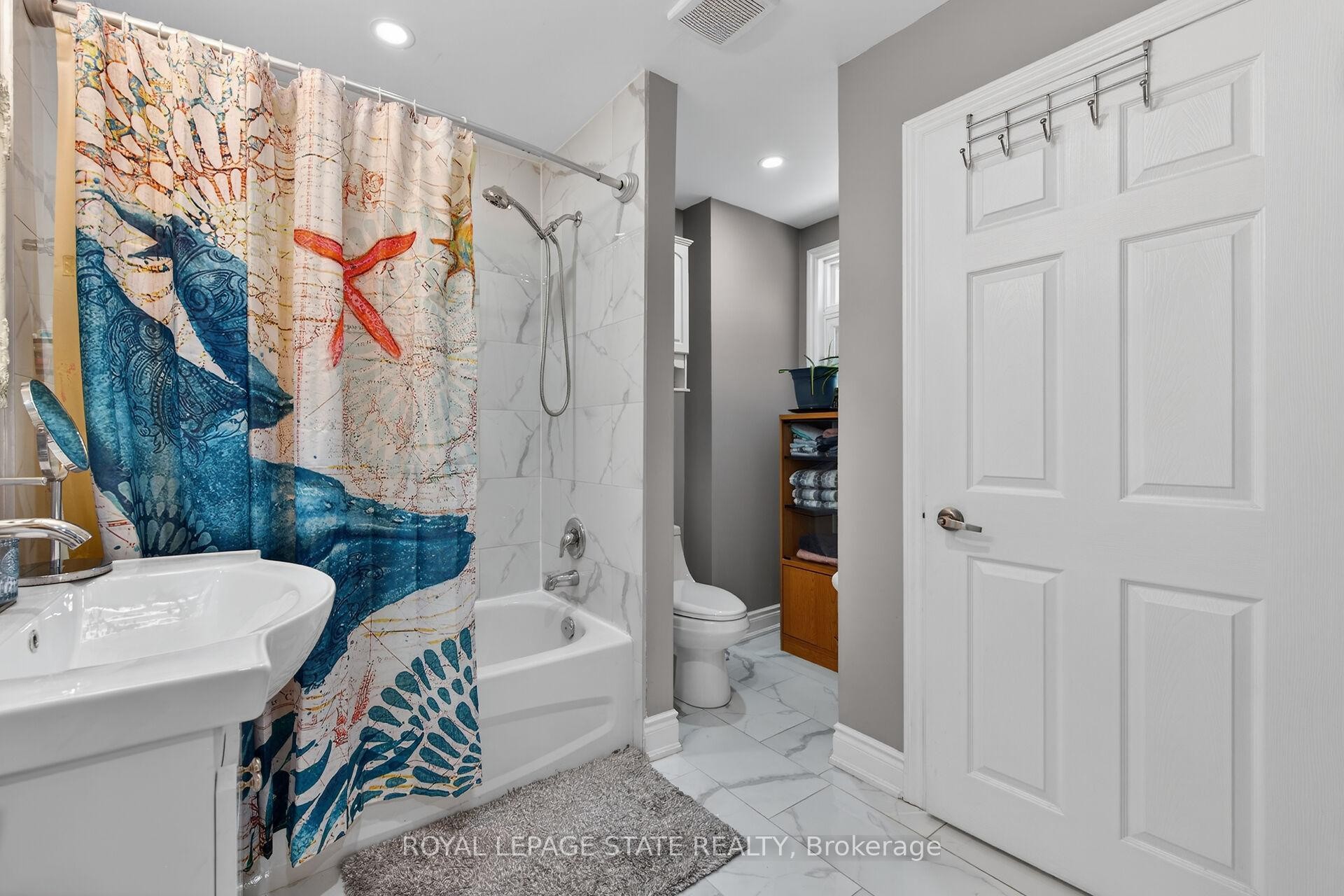 219 Hess Street S, Hamilton, ON - Indoor Photo Showing Bathroom