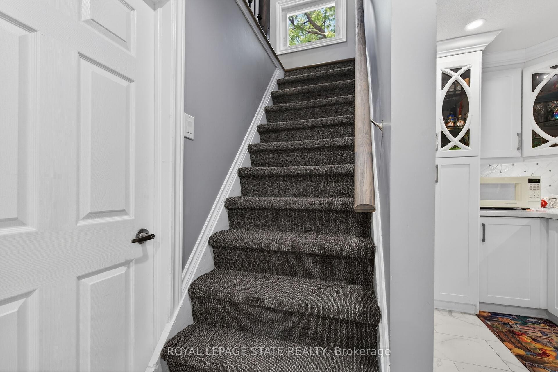 219 Hess Street S, Hamilton, ON - Indoor Photo Showing Other Room