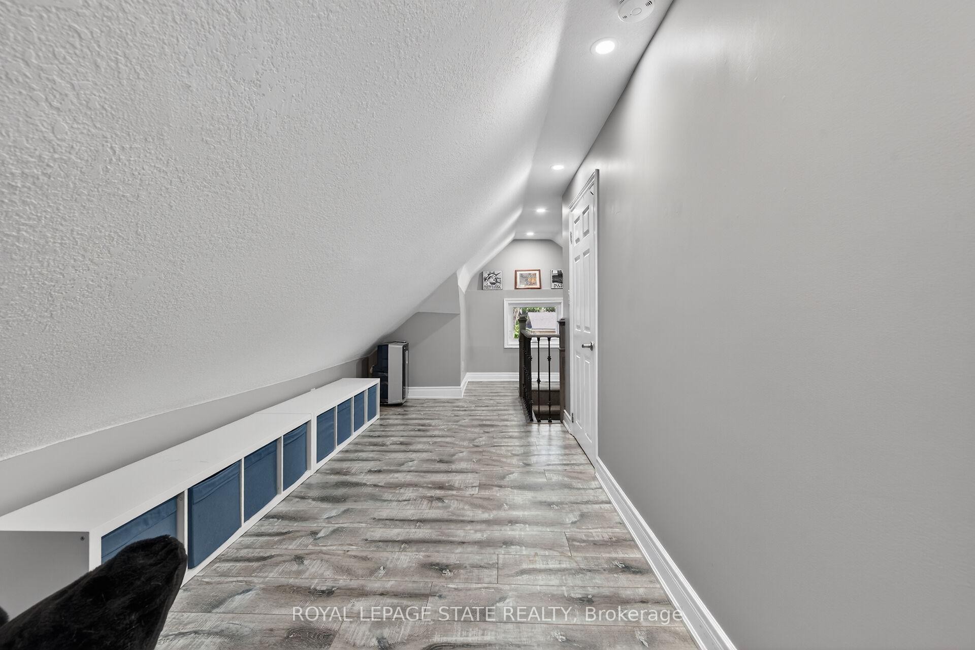 219 Hess Street S, Hamilton, ON - Indoor Photo Showing Other Room
