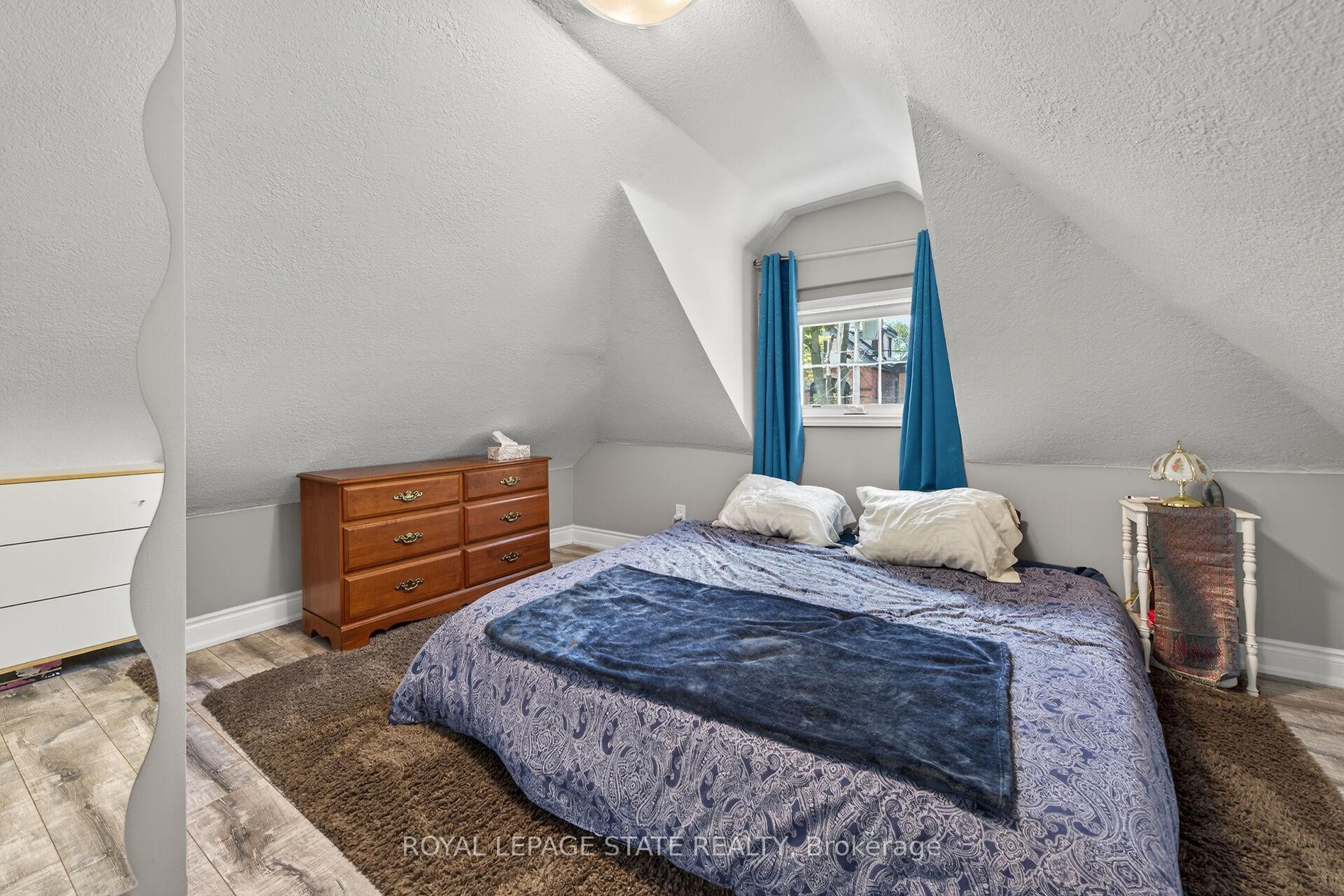 219 Hess Street S, Hamilton, ON - Indoor Photo Showing Bedroom
